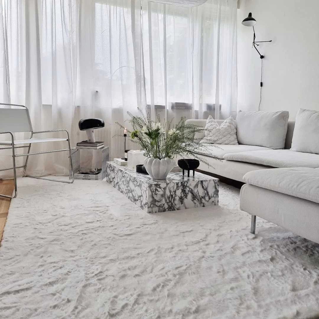 En stilren faux fur matta som har tvättats på rätt sätt.